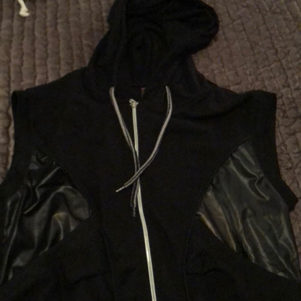 Sweatshirt vest